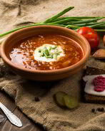 Борщ с фасолью и солеными огурцами