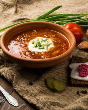 Борщ с фасолью и солеными огурцами