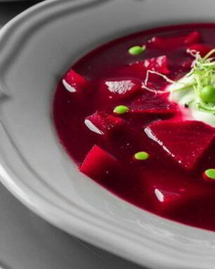 Холодный борщ с зеленым горошком