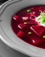 Холодный борщ с зеленым горошком