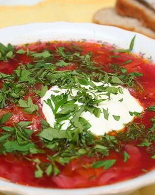 Украинский борщ с салом и чесноком