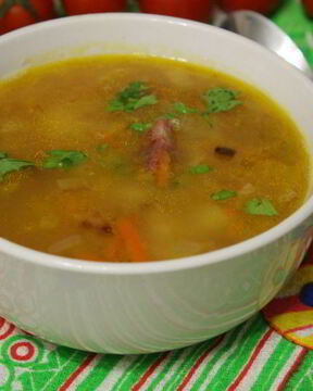 Гороховый суп с копченой колбасой