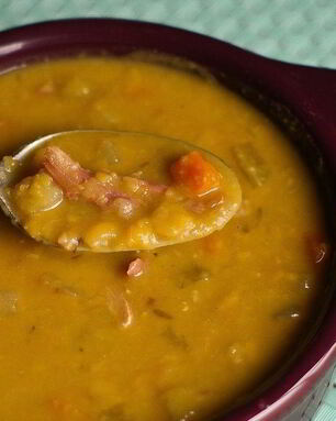 Гороховый суп с копчеными крылышками