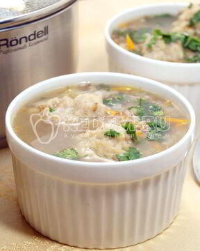 Гречневый суп с мясными клецками