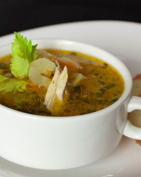 Куриный суп с сельдереем