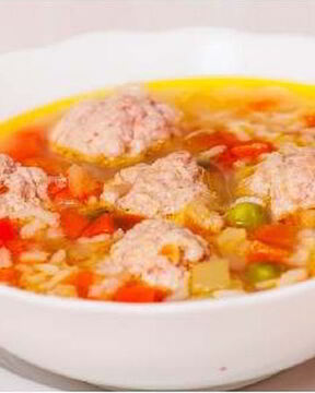 Легкий суп с фрикадельками и рисом