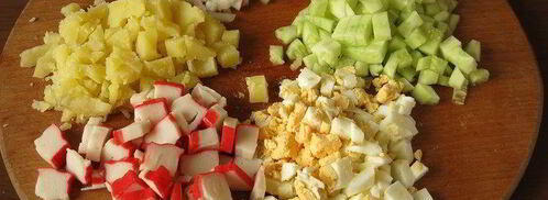 окрошка с крабовыми палочками. Шаг 2