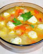 Овощной суп с сырными клецками-шариками