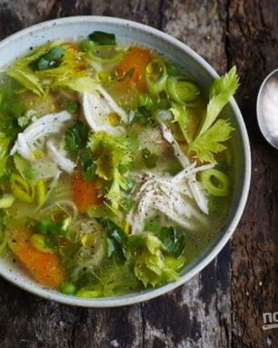 Суп овощной на курином бульоне