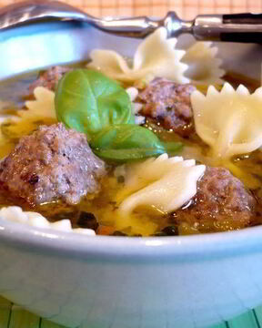 Суп с овощами и фрикадельками