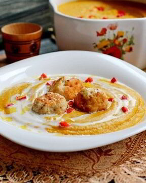 Пряный суп-крем из чечевицы и моркови