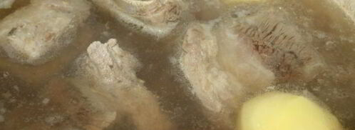 щи с квашеной капустой на говяжьих ребрышках в чугунке. Шаг 5