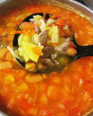 Щи с помидорами и болгарским перцем