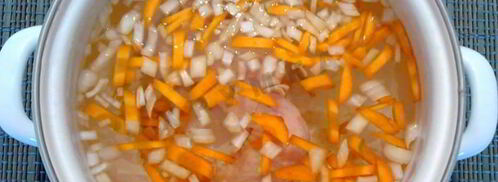 зеленые щи с крапивой и щавелем с яйцом. Шаг 4