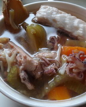 Согревающий тайский куринно-рыбный суп