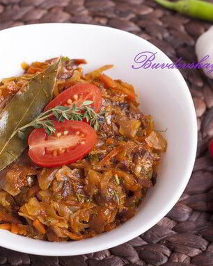 Капустная солянка с сосисками