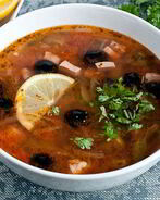 Солянка домашняя с лимоном