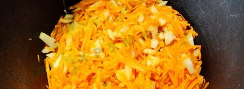 солянка из капусты с сосисками и помидор в мультиварке. Шаг 3