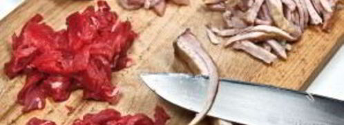 солянка мясная на сковороде. Шаг 2