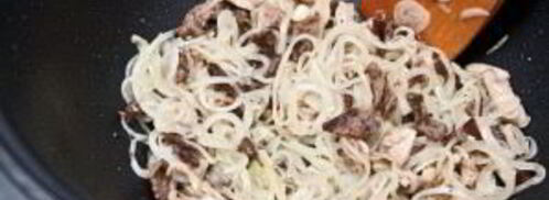 солянка мясная на сковороде. Шаг 7