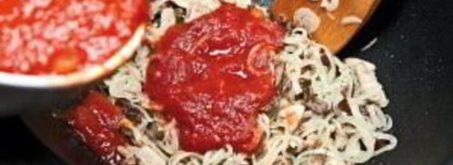 солянка мясная на сковороде. Шаг 8