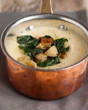 Суп из козьего сыра и фундука