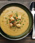 Гороховый суп-пюре с сухариками