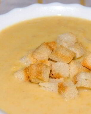 Картофельный суп-пюре с гренками
