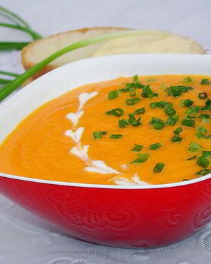 Морковный суп-пюре с зеленым луком