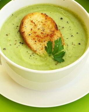 Суп-пюре из брокколи с гренками