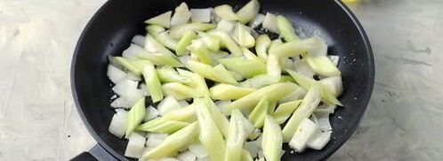 суп-пюре из кабачков с грибами и сельдереем. Шаг 3