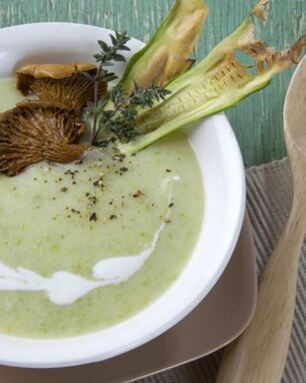 Суп-пюре из кабачков с лисичками