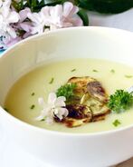 Суп пюре из молодых кабачков со сливками и картошкой