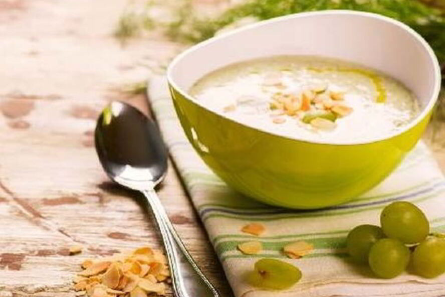 Рецепт суп с миндалем и виноградом