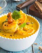 Тыквенный суп с креветками, кокосом и имбирем