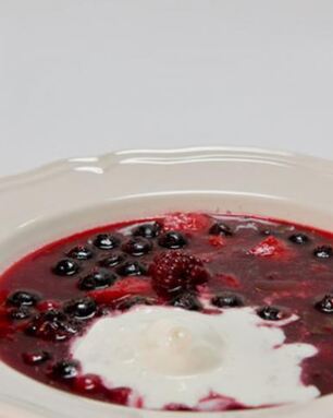 Ягодный суп с базиликом