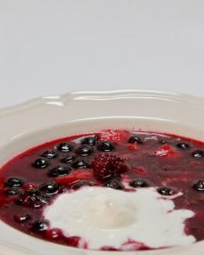 Ягодный суп с базиликом