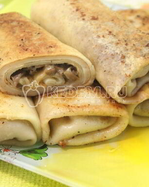 Фаршированные блины с грибами и сыром