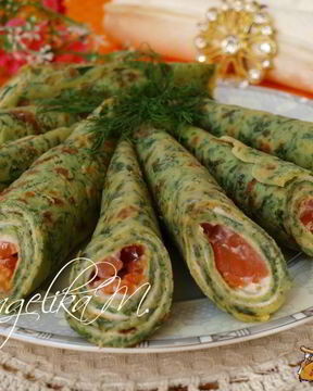 Шпинатные блинчики с красной рыбой и икрой