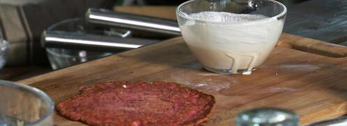 свекольные блины с копченым судаком. Шаг 3