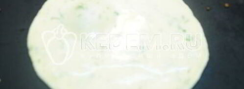 яичные блинчики с колбаской. Шаг 5