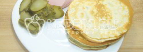 яичные блинчики с колбаской. Шаг 6