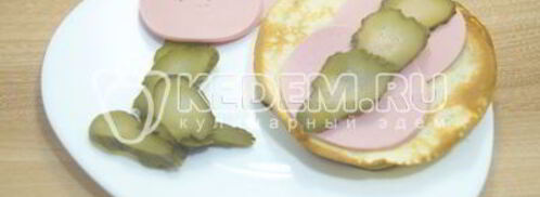 яичные блинчики с колбаской. Шаг 7