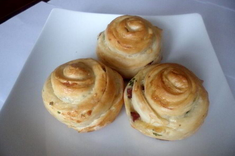 Рецепт булочки аппетитные с сыром и ветчиной