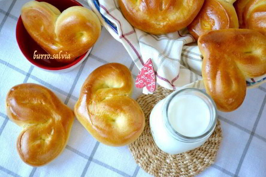 Рецепт булочки молочные сердечки