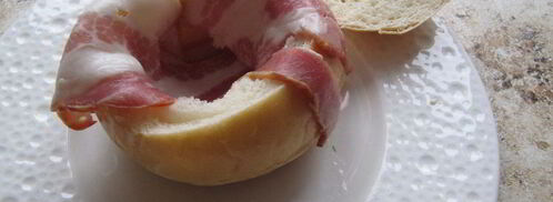 булочки с беконом и яйцом. Шаг 3