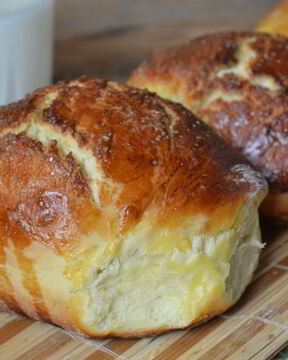 Булочки с изюмом из дрожжевого теста