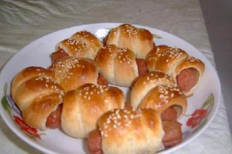 Рецепт булочки с колбасой