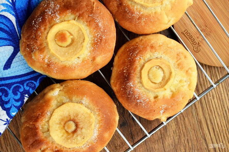 Рецепт булочки с яблоками, грушей и пряностями