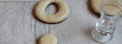 булочки шоколадно-ванильные в виде пончиков. Шаг 6